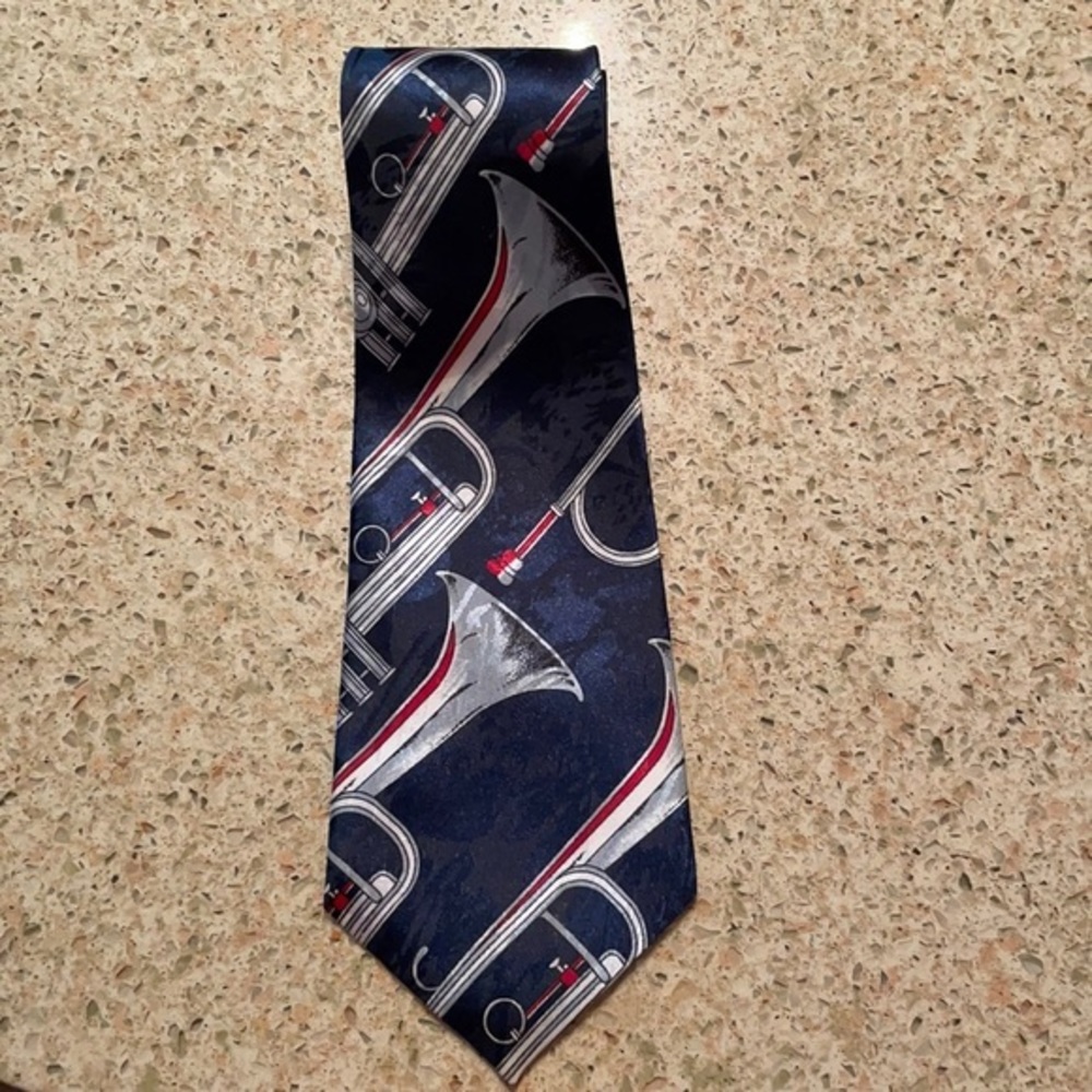 Vintage Renaissance 100% polyester trumpet tie 🎺